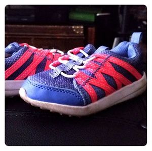 Carters Sneakers (7T)